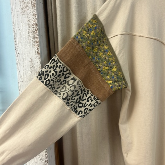 Cream Love Patchwork Crewneck Sweatshirt - Easel - Picture 3 of 5